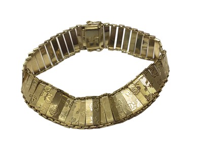 Lot 75 - 14ct gold articulated panel bracelet with floral decoartion