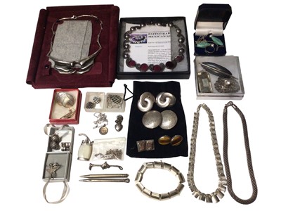 Lot 133 - Group of silver and white metal jewellery