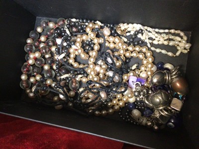 Lot 136 - Group of vintage costume jewellery including clip on earrings, bead necklaces etc