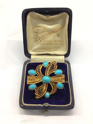 Lot 1000 - Yellow metal (stamped 750) filigree brooch set with seven turquoise cabochons, 3.5cm