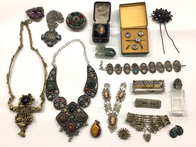 Lot 1001 - White metal necklace set with semi precious gem stones, a similar bracelet, Miracle necklace and two brooches, other jewellery and bijouterie