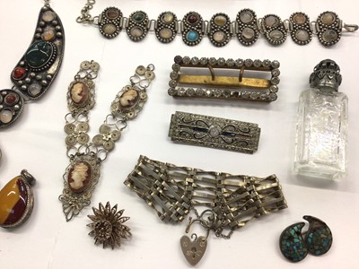 Lot 1001 - White metal necklace set with semi precious gem stones, a similar bracelet, Miracle necklace and two brooches, other jewellery and bijouterie