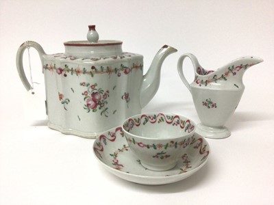Lot 74 - Group of 18th century New Hall 186 pattern porcelain, including a teapot, cream jug, tea bowl and saucer