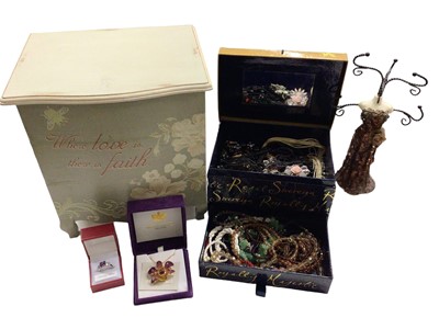 Lot 1010 - Two jewellery boxes containing costume jewellery and a small mannequin jewellery stand