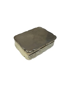 Lot 1040 - Victorian silver vesta case/snuff box with striker to front (Birmingham 1892) 51 x 38 mm