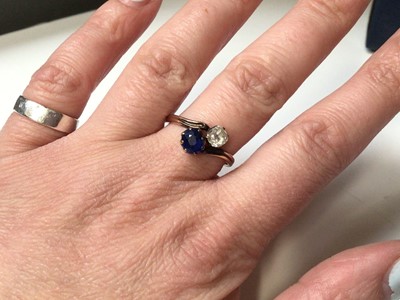 Lot 15 - Victorian sapphire and diamond two stone cross over ring