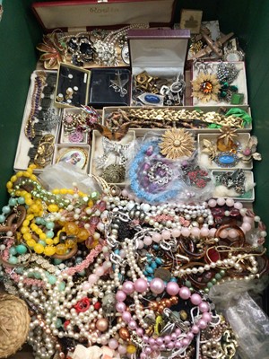 Lot 1051 - Group of vintage costume jewellery and bijouterie including paste set brooches, bead necklaces etc