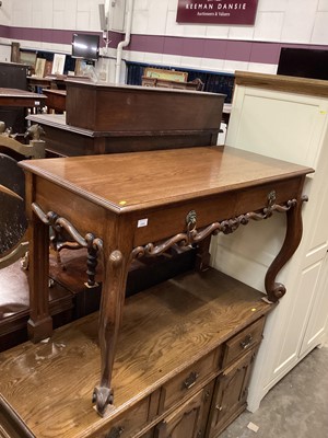 Lot 1252 - Oak hall table