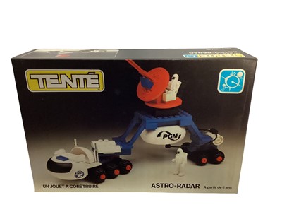 Lot 304 - Tente Miro Meccano (1979-1982) French construction kits Astro-Radar & Astro Base, both boxed  No.590720 (2)