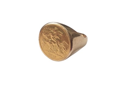 Lot 29 - Edwardian gold half sovereign, 1910, in 9ct gold ring mount