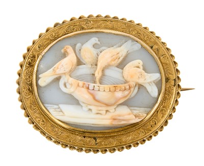 Lot 641 - Grand Tour carved cameo brooch with an oval panel depicting the Doves of Pliny