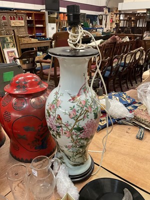 Lot 550 - Attractive Chinese vase table lamp