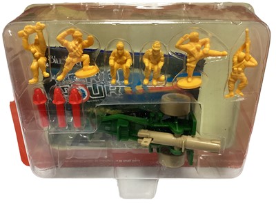 Lot 14 - Bluebird (c1989) Zero Hour (when the brave must fight to save the World!) Army Wolf Pack Gemini Two-Man Tank Set (x3) & Close Combat Howitzer Set (x3), on card with bubblepack (One Howitzer Detache...