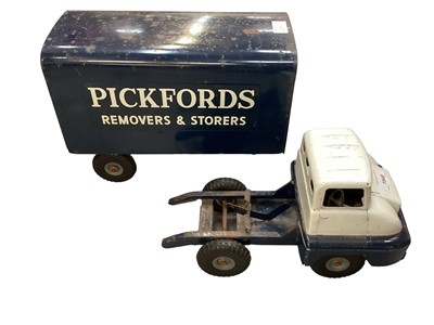 Lot 1949 - Tri-ang tinplate Pickfords lorry, Puff-Puff train and a Tonka digger