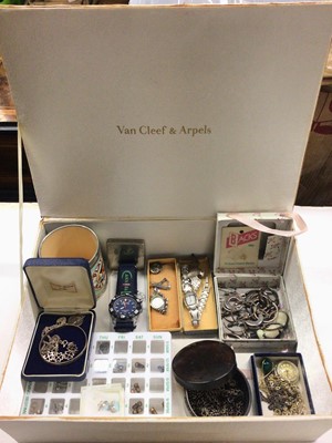 Lot 1046 - Silver and other jewellery, wristwatches, Japanese musical jewellery box and bijouterie, within a Van Cleef & Arpels box