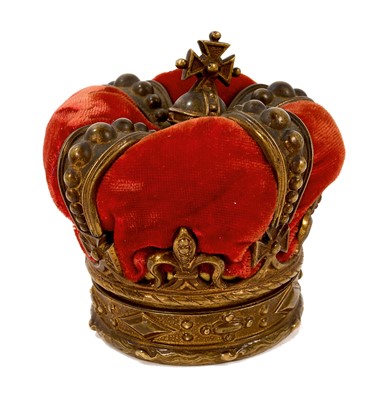 Lot 953 - Novelty pin cushion/sewing box in the form of a crown