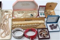 Lot 3305 - Vintage costume Jewellerylery - including...