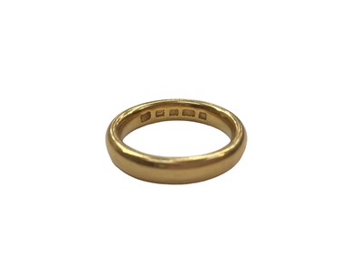 Lot 1020 - 22ct gold wedding ring (London 1926), size L½