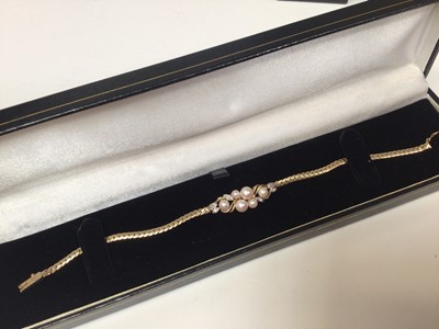 Lot 200 - Diamond and cultured pearl suite of jewellery in 9ct gold setting