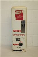 Lot 3402 - Cigarette vending machine - 2\- piece - in red...