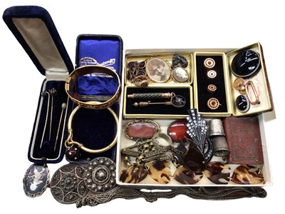 Lot 1053 - Group of antique and later jewellery including stick pins, cameo brooch, pair of gilt metal cufflinks, carved tortoise shell fish bracelet and brooch, Egyptian gilt metal bangle, agate, two silver...