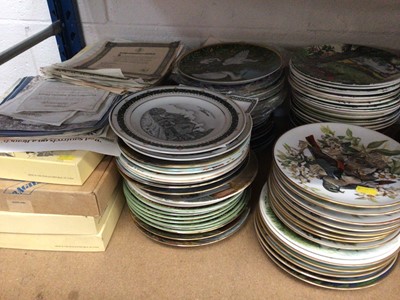 Lot 43 - Group of collectors plates, together with two boxed Arden Sculptures and other similar items