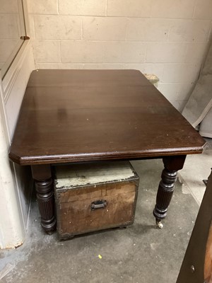 Lot 1334 - Victorian/Edwardian extending dining table with one extra leaf on turned receded legs and ceramic castors, 101cm x 100.5cm (extra leaf 41.5cm)