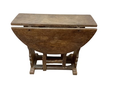 Lot 1691 - Late 17th century oak gateleg side table