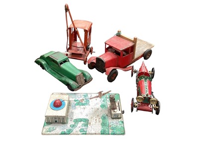 Lot 1712 - Collection of vintage tinplate toys