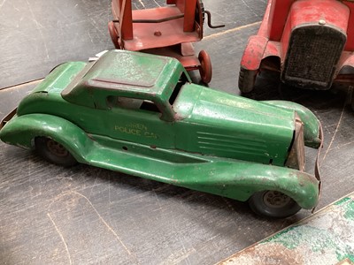 Lot 1712 - Collection of vintage tinplate toys