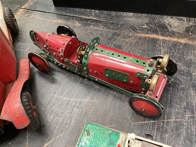 Lot 1712 - Collection of vintage tinplate toys