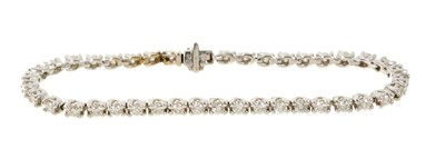 Lot 613 - Diamond tennis bracelet with a full line of brilliant cut diamonds estimated to weigh approximately 2cts in total, in 18ct white gold setting.