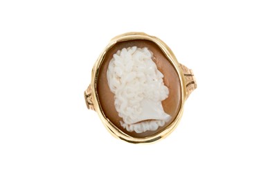 Lot 606 - Antique cameo ring with a carved shell cameo in gold mount