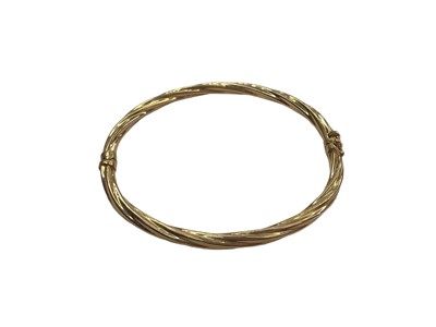 Lot 1095 - 9ct gold rope twist style hinged bangle