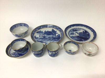 Lot 93 - Group of New Hall porcelain, including Willow, Trench Mortar, and one tea bowl polychrome painted with Chinese figures (9)