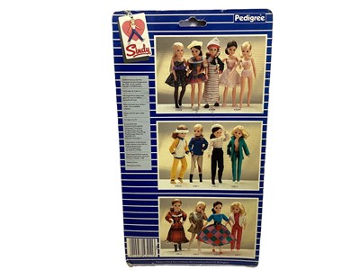 Lot 292 - Pedigree  Boutique Sindy Pony Club Oufit, on card with bubblepack (lifted & cracked to part) No.43011 (1)