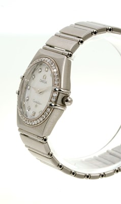 Lot 716 - Ladies Omega Constellation diamond and stainless steel wristwatch