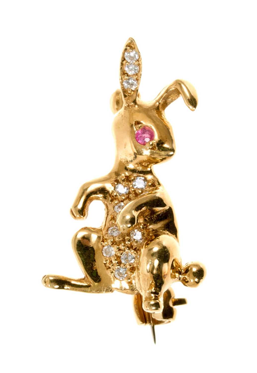 Lot 554 - 18ct gold diamond and ruby novelty roach in the form of a bunny rabbit with pavé set diamonds and ruby eyes, sponsor's mark C&F, London 1986, 24mm.