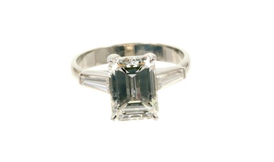 Lot 563 - A fine diamond single stone ring with an emerald cut diamond weighing approximately 3.06cts, estimated I/J colour and estimated VS clarity