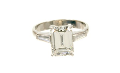 Lot 563 - A fine diamond single stone ring with an emerald cut diamond weighing approximately 3.06cts, estimated I/J colour and estimated VS clarity