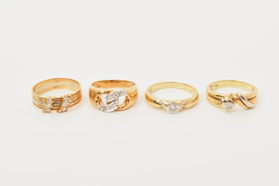 Lot 573 - Four 18ct gold and diamond set rings to include a single stone ring with a 0.25ct diamond, sizes L-N.