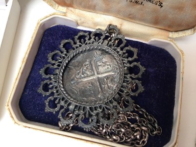 Lot 91 - Group of silver and other jewellery to include a Lucayan Beach Pirate Treasure 1628 silver coin in pendant mount