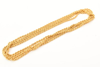 Lot 586 - Gold rope twist chain