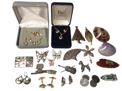 Lot 162 - Group of silver and other jewellery