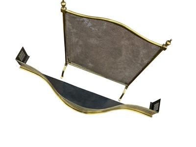 Lot 1274 - Early 20th century serpentine brass fender, 103cm wide, and a brass fire screen