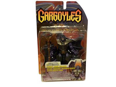 Lot 163 - Kenner Giochi Preziosi (c1995) Gargoyles Deluxe electronic Mighty Roar Goliath (with battle roar & light up eyes-not tested), on card with bubblepack No.65517 (1)