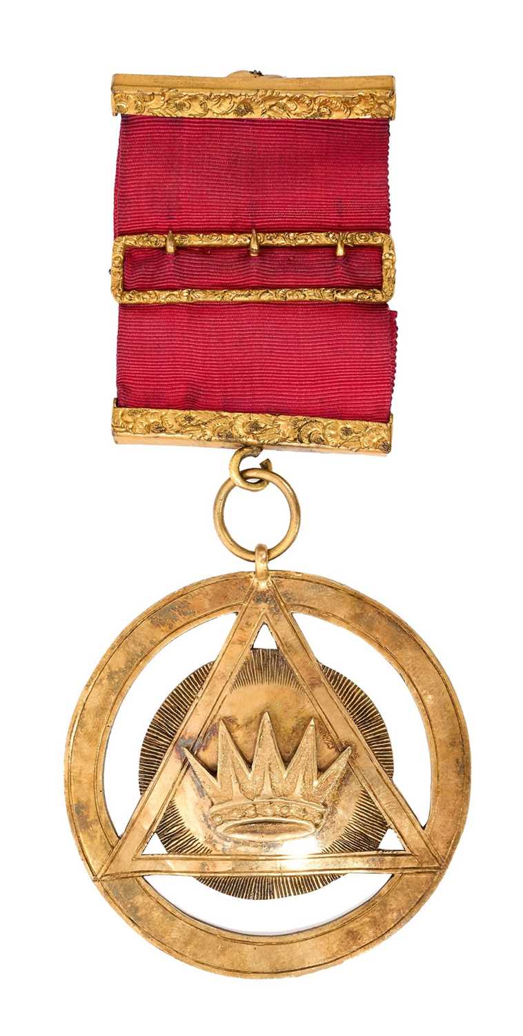 Lot 784 - Early silver gilt Masonic jewel