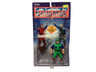 Lot 348 - ERTL (c1993) Super Mario Bros. (Official Nintendo Licensed Product) Luigi 4" action figure, on card with bubblepack No.7780 (1)