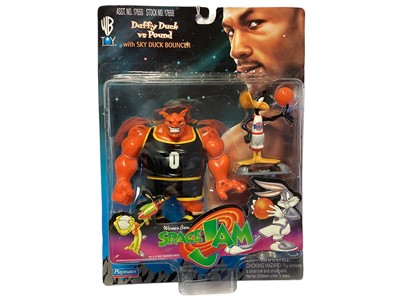 Lot 364 - Playmates Warner Bros (c1997) Space Jam Daffy Duck v Pound, on card with bubblepack No.17658 (1)