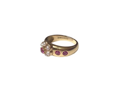 Lot 36 - Antique style 18ct gold pink stone and seed pearl flower head ring
